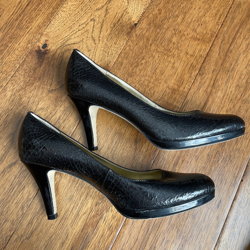 Anne Klein black patent leather heels size 8M